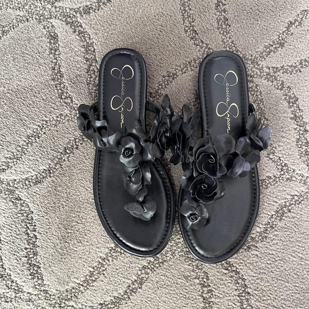 Jessica Simpson Ginima black thong sandal, size 7